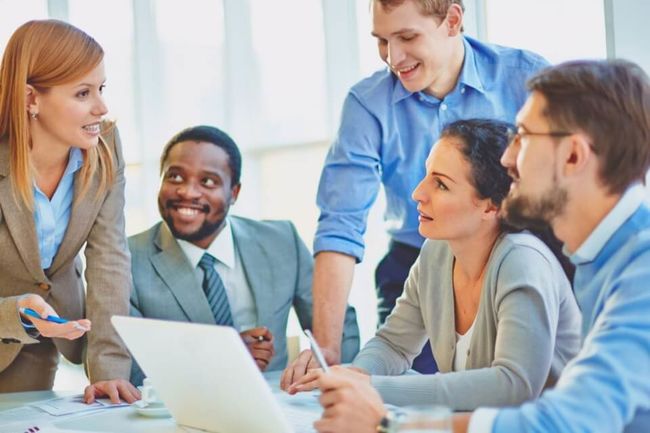 In Gruppenarbeiten wird praxisnah diskutiert In Gruppenarbeiten wird praxisnah diskutiert