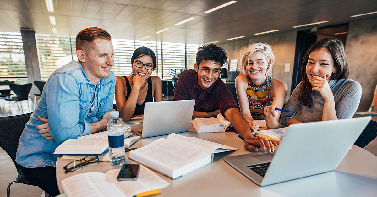 OG Weiterbildung Studenten lernen gemeinsam